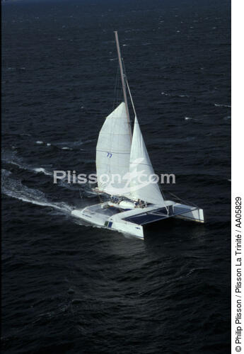 Jet Service. - © Philip Plisson / Plisson La Trinité / AA05829 - Nos reportages photos - Catamaran de course