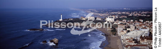 Vue aérienne de Biarritz et de la pointe Saint-Martin. - © Philip Plisson / Plisson La Trinité / AA05857 - Photo Galleries - Biarritz