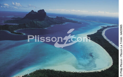 Polynésie française. - © Philip Plisson / Plisson La Trinité / AA05965 - Nos reportages photos - Ciel bleu