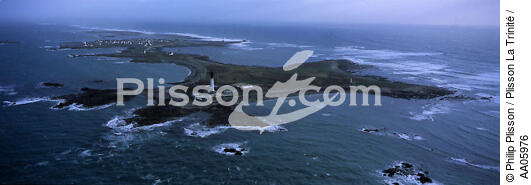 L'île de Sein. - © Philip Plisson / Plisson La Trinité / AA05976 - Nos reportages photos - Panoramique horizontal