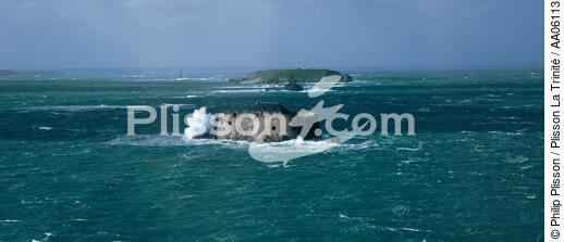 La Conchée et au fond, l'île de Cézembre. - © Philip Plisson / Plisson La Trinité / AA06113 - Nos reportages photos - Ile [35]