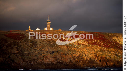 Le phare de la Pointe du Raz. - © Philip Plisson / Plisson La Trinité / AA06127 - Nos reportages photos - Sémaphore