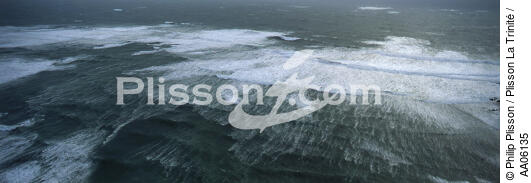 Mer d'Iroise. - © Philip Plisson / Plisson La Trinité / AA06135 - Photo Galleries - Iroise Sea [The]