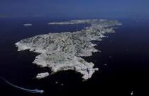 Le Frioul devant Marseille. © Philip Plisson / Plisson La Trinité / AA06164 - Photo Galleries - Frioul islands