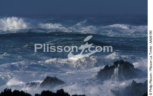 Mer agitée sur les côtes irlandaises. - © Philip Plisson / Plisson La Trinité / AA06190 - Nos reportages photos - Tempêtes