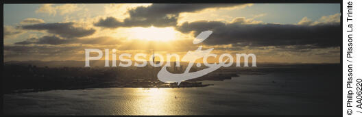 Lumière sur Auckland. - © Philip Plisson / Plisson La Trinité / AA06220 - Nos reportages photos - Ville [Nelle Zélande]