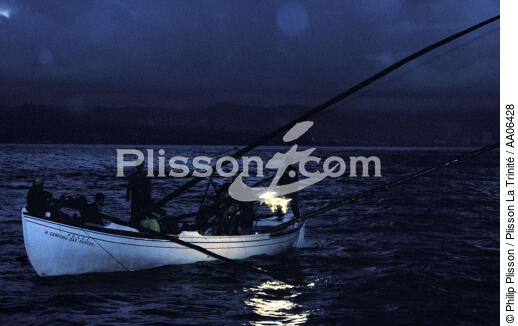 Pêche de nuit aux Açores. - © Philip Plisson / Plisson La Trinité / AA06428 - Photo Galleries - Sao Miguel