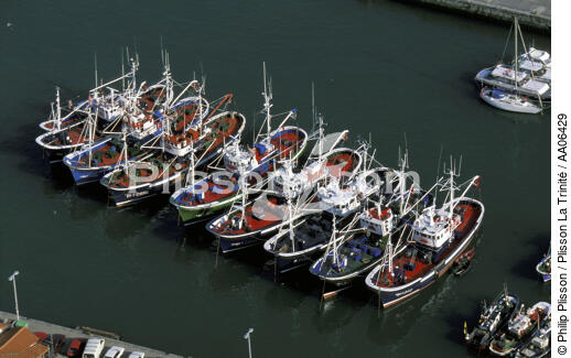 Bareaux de pêche dans le port de St Jean de Luz. - © Philip Plisson / Plisson La Trinité / AA06429 - Nos reportages photos - Pyrénées Atlantiques
