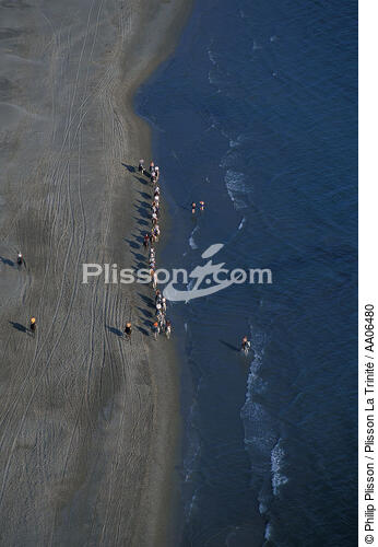 Promenade équestre sur la plage - © Philip Plisson / Plisson La Trinité / AA06480 - Nos reportages photos - Cheval