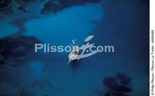 Mouillage en Corse. - © Philip Plisson / Plisson La Trinité / AA06489 - Nos reportages photos - Corse