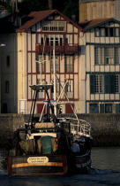 Bateau de pêche au port © Philip Plisson / Plisson La Trinité / AA06493 - Nos reportages photos - Pyrénées Atlantiques