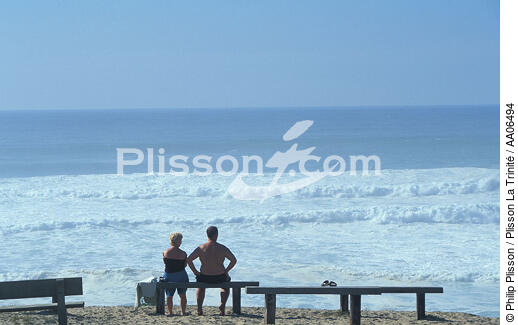 Couple sur la plage de Contis. - © Philip Plisson / Plisson La Trinité / AA06494 - Photo Galleries - Landes [The]