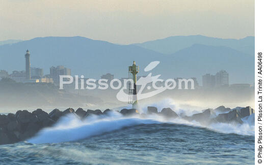 Biarritz. - © Philip Plisson / Plisson La Trinité / AA06498 - Nos reportages photos - Phare [64]