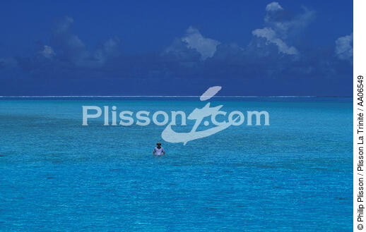 Baignade en Polynésie française. - © Philip Plisson / Plisson La Trinité / AA06549 - Nos reportages photos - Polynésie française