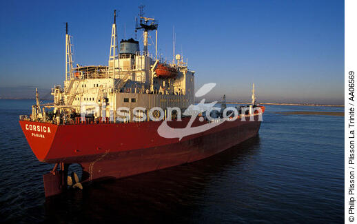 Echouage sur les côtes charentaises - © Philip Plisson / Plisson La Trinité / AA06569 - Photo Galleries - Tanker carrying chemicals
