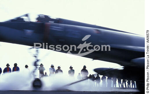 Décollage sur le porte-avion Clémenceau. - © Philip Plisson / Plisson La Trinité / AA06579 - Nos reportages photos - Porte-avions
