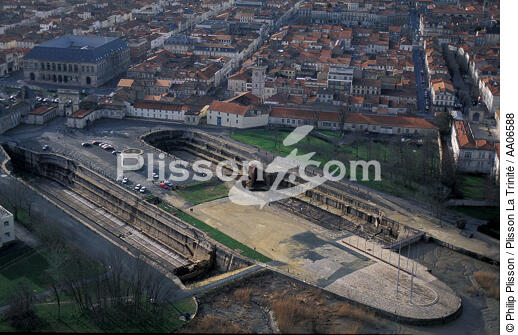Dry docks in Rochefort - © Philip Plisson / Plisson La Trinité / AA06588 - Photo Galleries - Philip Plisson