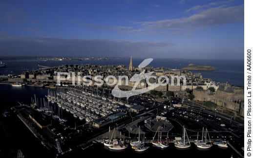 Saint-Malo, la cité corsaire. - © Philip Plisson / Plisson La Trinité / AA06600 - Nos reportages photos - Rempart