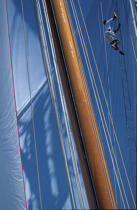 Equipier dans la mâture. © Philip Plisson / Plisson La Trinité / AA06627 - Nos reportages photos - Grand voilier
