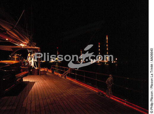 De nuit sur le pont de Shenandoah. - © Philip Plisson / Plisson La Trinité / AA06640 - Nos reportages photos - Trois-mâts goélette