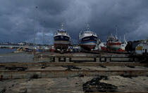 Le slipway de Concarneau. © Philip Plisson / Plisson La Trinité / AA06713 - Nos reportages photos - Réparation navale