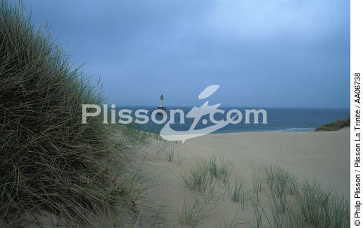 Les dunes devant le phare de Rattray Head. - © Philip Plisson / Plisson La Trinité / AA06738 - Nos reportages photos - Phares Grande-Bretagne
