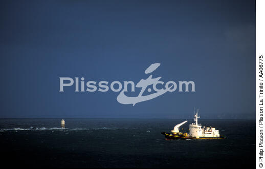 Le baliseur de Brest. - © Philip Plisson / Plisson La Trinité / AA06775 - Nos reportages photos - Baliseur