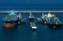 Pétroliers au Havre. © Philip Plisson / Plisson La Trinité / AA06943 - Photo Galleries - Oil tanker