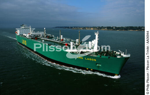 Le LNG Lagos, chimiquier. - © Philip Plisson / Plisson La Trinité / AA06944 - Photo Galleries - Tanker carrying chemicals