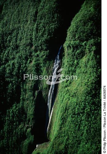 Cascade à la Réunion. - © Philip Plisson / Plisson La Trinité / AA06974 - Nos reportages photos - Hydrologie
