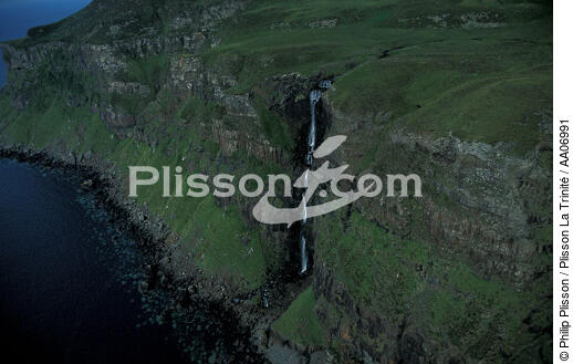 Les falaises de l'île de Mull en Ecosse. - © Philip Plisson / Plisson La Trinité / AA06991 - Nos reportages photos - Hydrologie