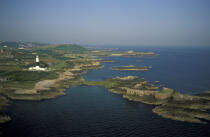 Le phare de l'île d'Aurigny. © Philip Plisson / Plisson La Trinité / AA07015 - Nos reportages photos - Iles anglo-normandes