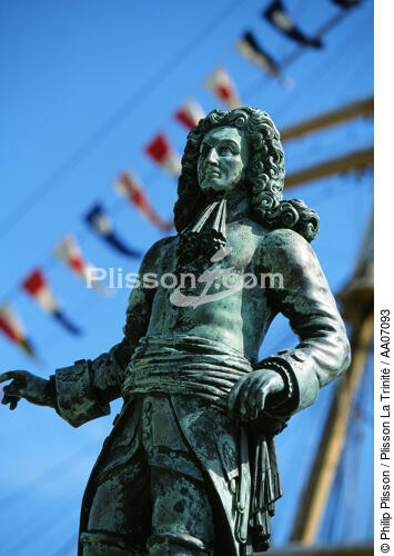 Statue de Mahé de la Bourdonnais à Saint-Malo. - © Philip Plisson / Plisson La Trinité / AA07093 - Nos reportages photos - Monument historique