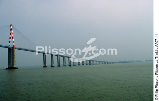 Le Pont de Saint-Nazaire. - © Philip Plisson / Plisson La Trinité / AA07111 - Nos reportages photos - Pont suspendu