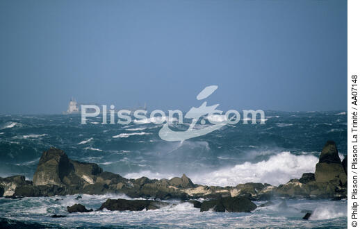 Porte-conteneur au large d'Ouessant. - © Philip Plisson / Plisson La Trinité / AA07148 - Photo Galleries - Iroise Sea [The]