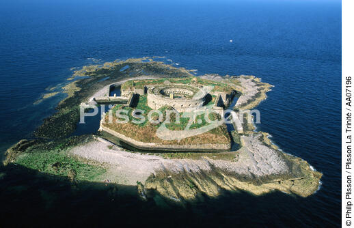 Saint-Marcouf dans la Manche. - © Philip Plisson / Plisson La Trinité / AA07196 - Nos reportages photos - Fort