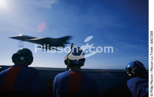 Décollage sur le porte-avion Clémenceau. - © Philip Plisson / Plisson La Trinité / AA07269 - Nos reportages photos - Porte-avions