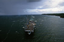 Le Clémenceau. © Philip Plisson / Plisson La Trinité / AA07270 - Nos reportages photos - Marine nationale