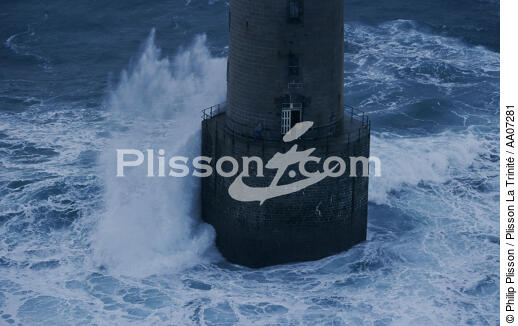 Gardiens de phare sur Kéréon. - © Philip Plisson / Plisson La Trinité / AA07281 - Photo Galleries - Iroise Sea [The]