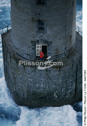 Le dernier gardien de phare en pleine mer. - © Philip Plisson / Plisson La Trinité / AA07283 - Photo Galleries - Philip Plisson