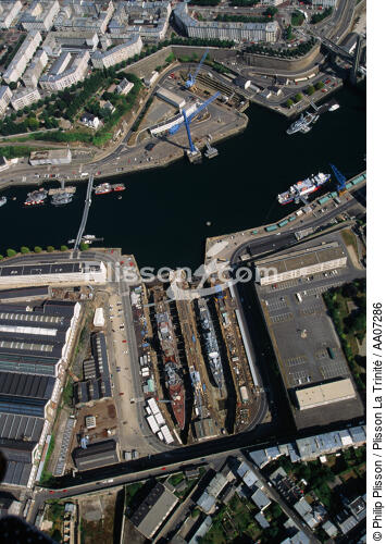 L'arsenal à Brest. - © Philip Plisson / Plisson La Trinité / AA07286 - Nos reportages photos - Philip Plisson