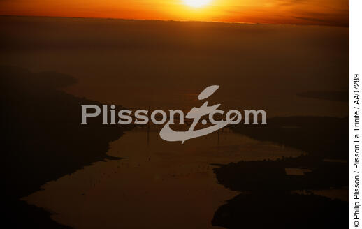 Couché de soleil sur la Rade de Brest. - © Philip Plisson / Plisson La Trinité / AA07289 - Nos reportages photos - Philip Plisson