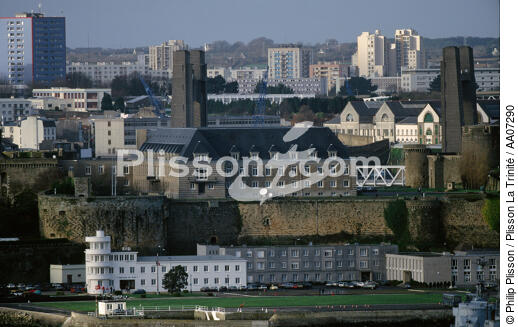 Brest et le pont de Recouvrance. - © Philip Plisson / Plisson La Trinité / AA07290 - Nos reportages photos - Philip Plisson