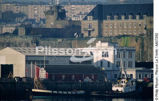 Du coté du port, à Brest. - © Philip Plisson / Plisson La Trinité / AA07292 - Nos reportages photos - Philip Plisson