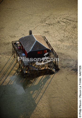 Habitation sur le bassin d'Arcachon. - © Philip Plisson / Plisson La Trinité / AA07326 - Nos reportages photos - Philip Plisson