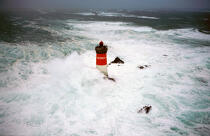 Coup de vent sur le phare des Pierres Noires. © Philip Plisson / Plisson La Trinité / AA07356 - Nos reportages photos - Phare [29]