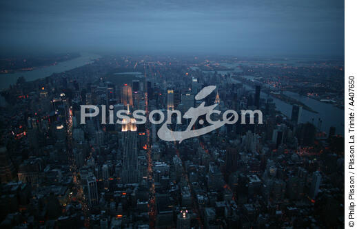 New-York de nuit. - © Philip Plisson / Plisson La Trinité / AA07650 - Photo Galleries - New York [State]