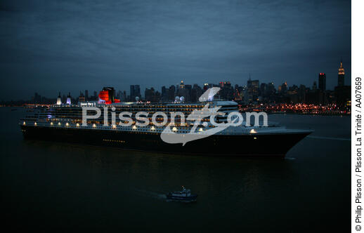 Départ du Queen Mary II de New-York. - © Philip Plisson / Plisson La Trinité / AA07659 - Photo Galleries - Big Cruises