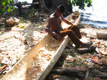 Fabrication of a canoe in the San Blas archipelago © Philip Plisson / Plisson La Trinité / AA07741 - Photo Galleries - San-Blas