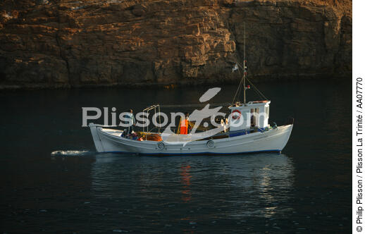 Pêche cotière sur les côtes grecques. - © Philip Plisson / Plisson La Trinité / AA07770 - Nos reportages photos - Métier